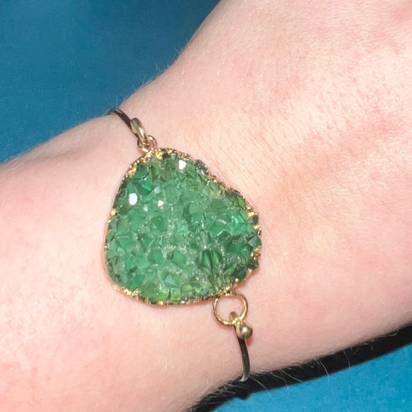 ✨ Gold-Toned Bangle bracelet EUC with faux Blue/Teal druzy quartz by A.New.Day - Picture 4 of 4